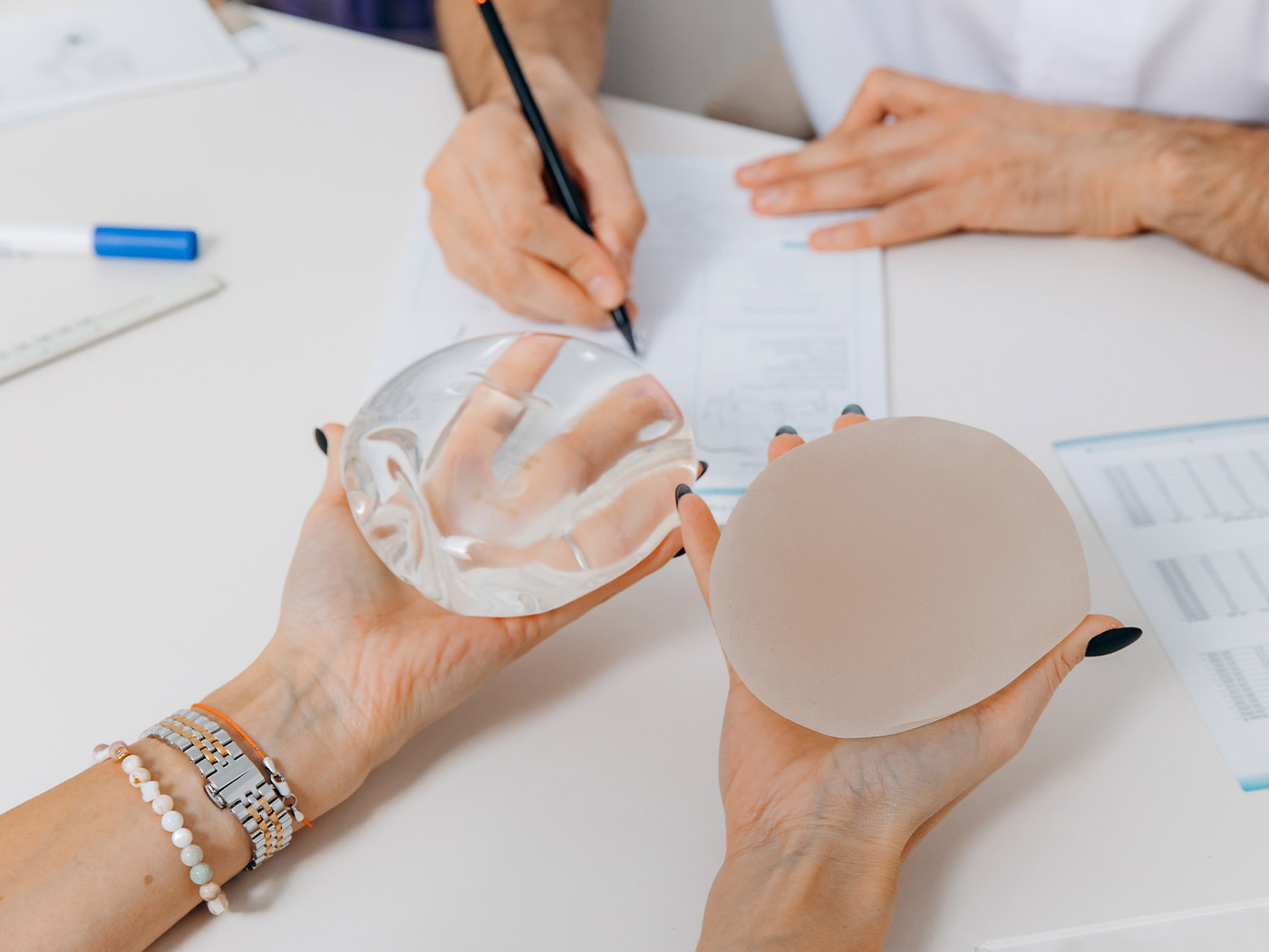 Plastic surgery | The price of anatomical breast implants