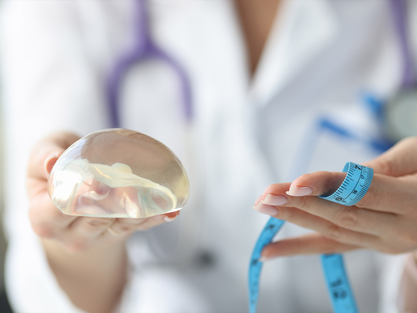 Plastična hirurgija | Izbor implantata za dojke: silikonski ili fiziološki?